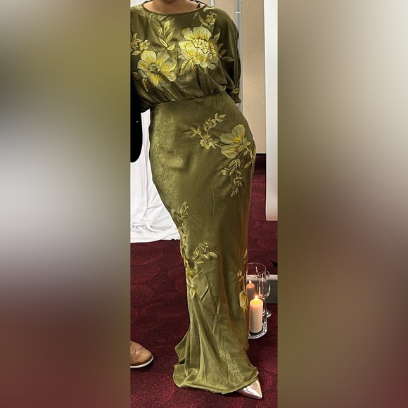 ASOS DESIGN // Olive Green Satin Large Floral Embroidery Long Sleeve Maxi Dress - Picture 1 of 3